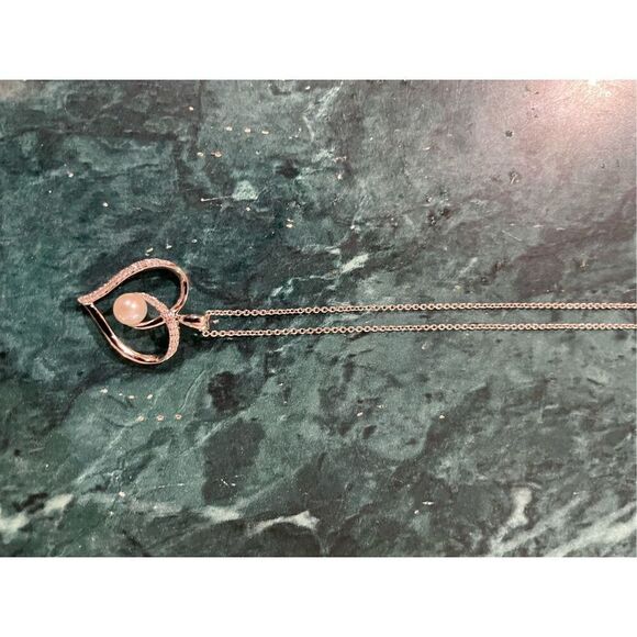 Kay’s Heart Pearl & White Lab-Created Sapphire Sterling Silver Necklace Gift Box - Picture 4 of 8